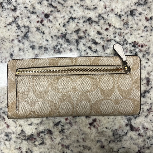 Tan Coach wallet - Picture 5 of 5